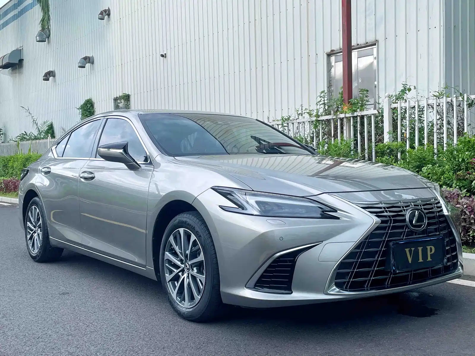 Фото 3 - Lexus ES