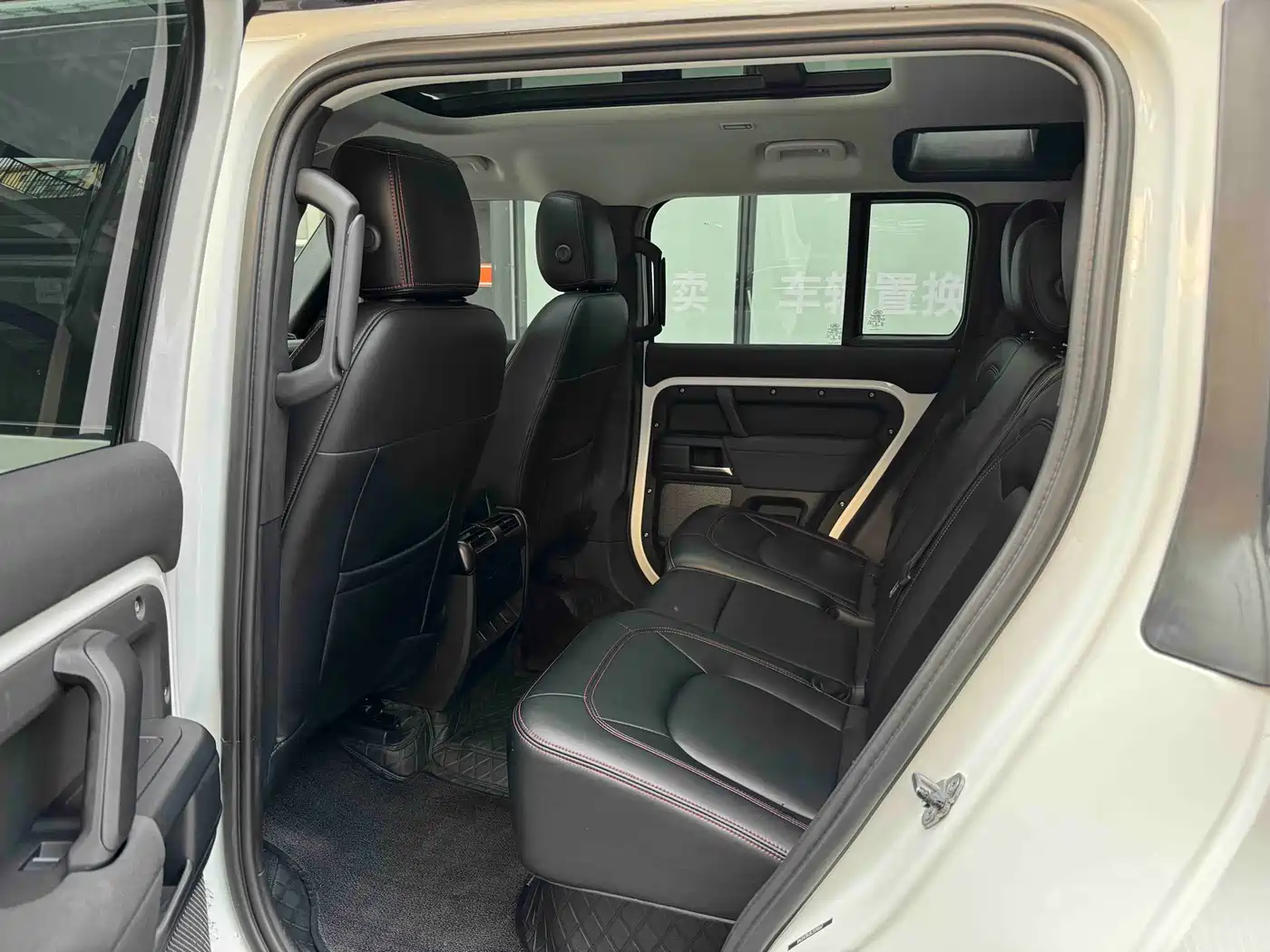 Land Rover Defender 2021 110 P400 SE фото 8