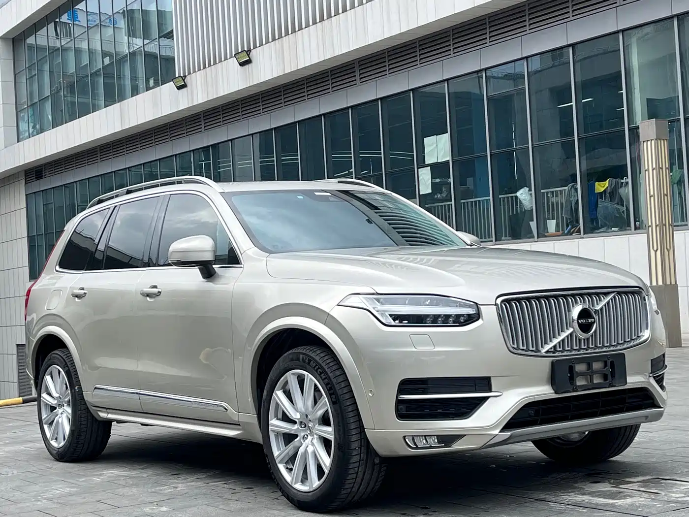 VOLVO XC90