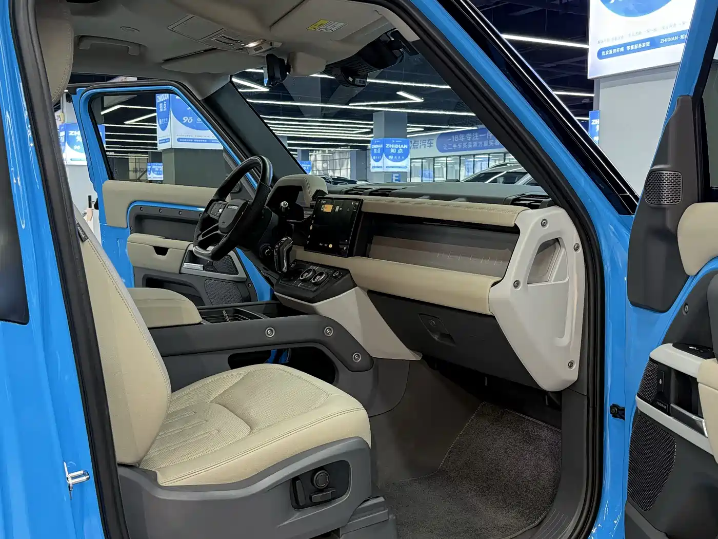 Photo 15 - Land Rover Defender