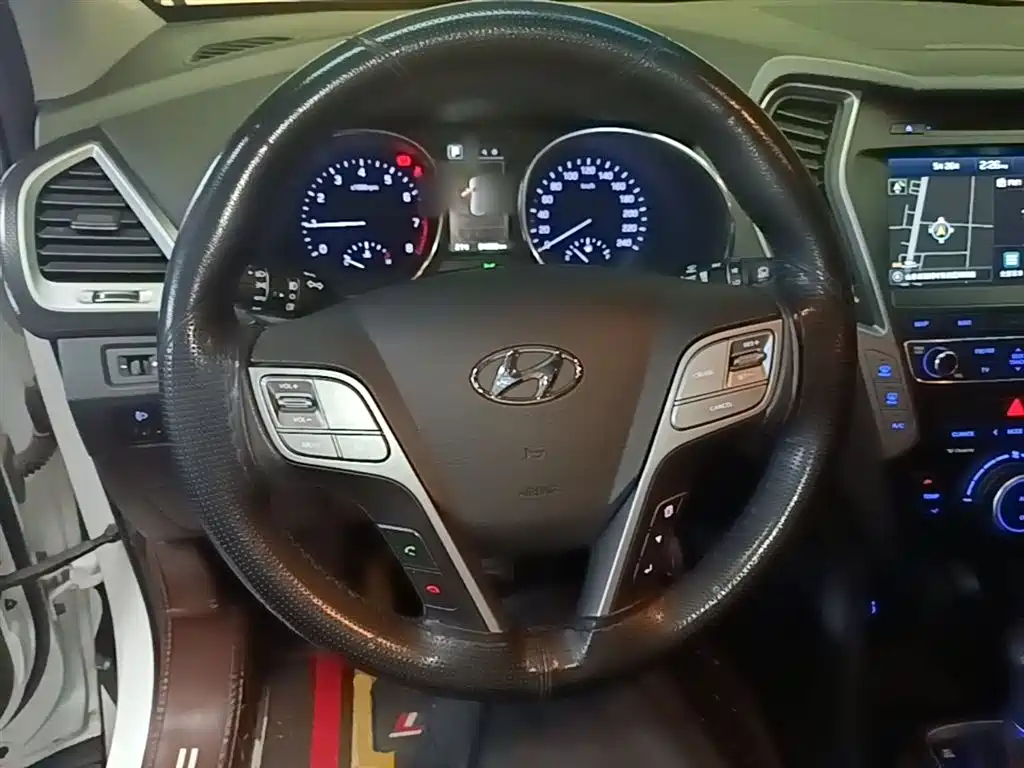 Hyundai Santa Fe 2017 2.0T Automatic 4WD Intelligent 7-Seater фото 11