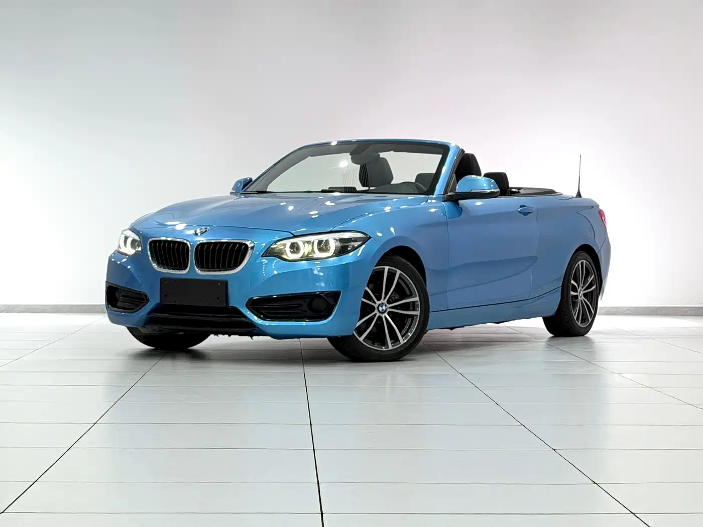 BMW 2 Series (Import) 2018 220i Convertible Coupe Sport Design Package