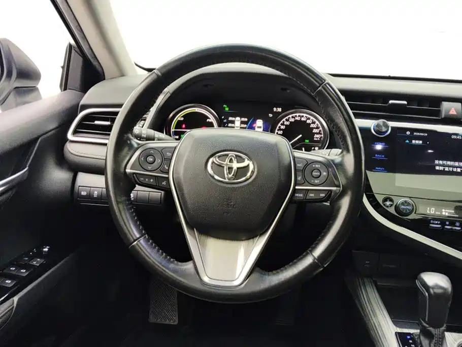 Фото 15 - Toyota Camry