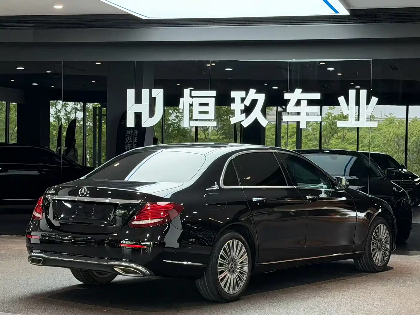 Mercedes-Benz E-Class 2020 E 300 L Luxury Model фото 5