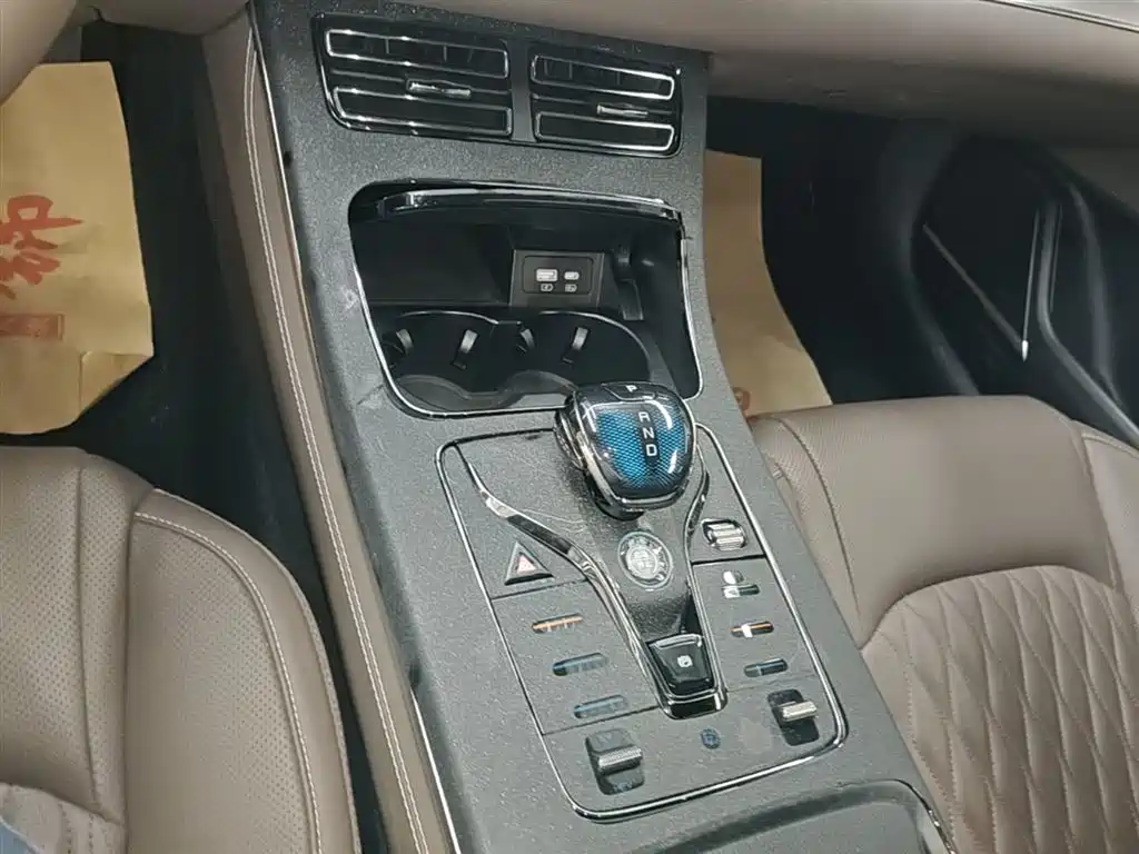 BYD Han 2022 DM-i 121KM Premium фото 14