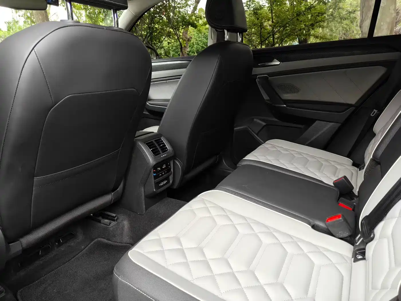 Volkswagen Tayron 2023 330TSI 2WD Luxury Plus Advanced Edition фото 7