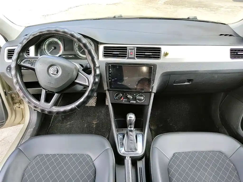 Škoda Rapid 2018 1.6L Automatic Comfort Edition фото 10