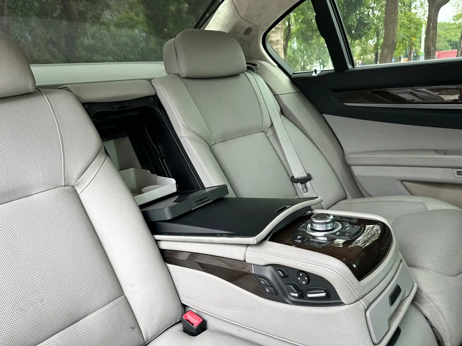 Фото 21 - BMW 7 Series