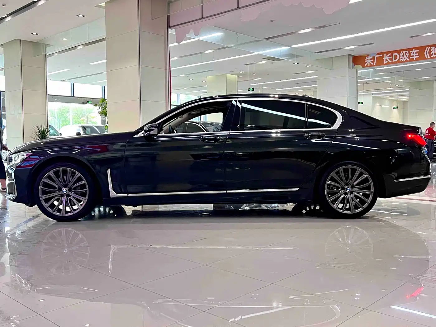 BMW 7 Series 2019 740Li Leading Luxury Package фото 3