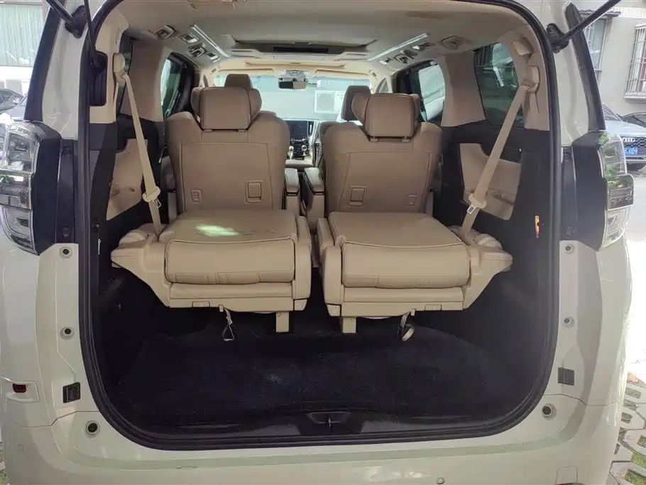 Toyota Vellfire 2021 Crown Hybrid 2.5L HV Premium Edition фото 4