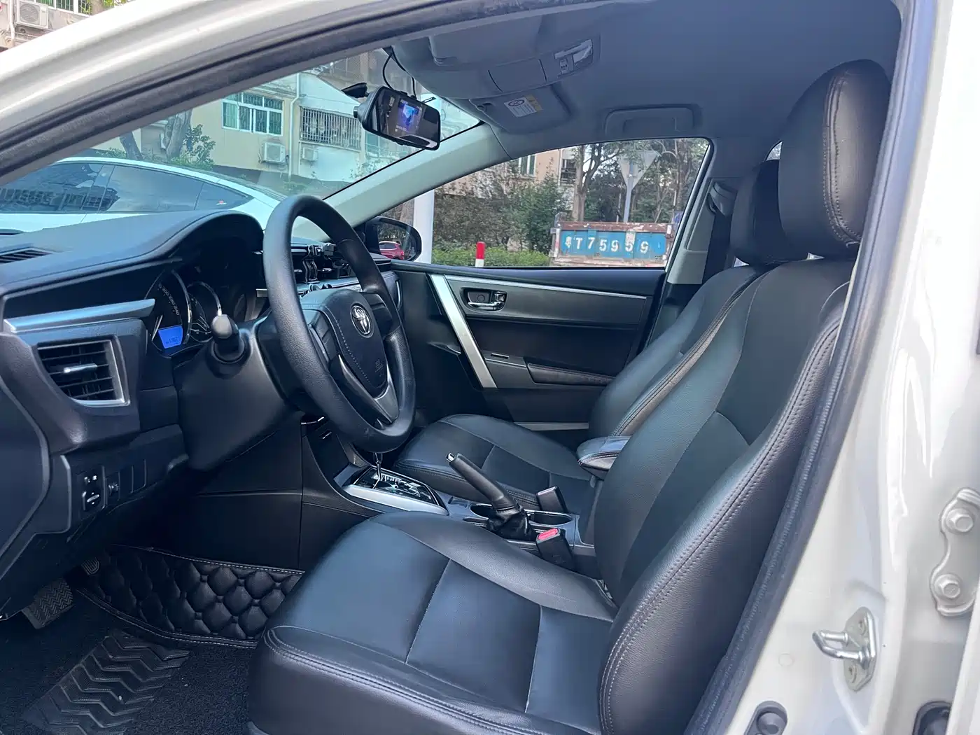 Toyota Corolla 2014 1.6L CVT GL фото 4