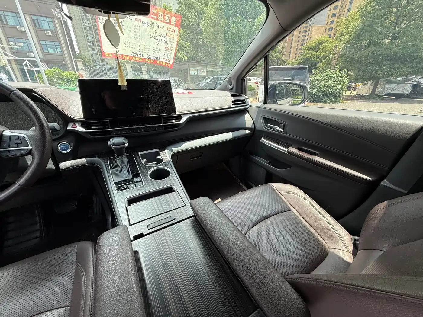 Toyota Sienna 2021 2.5L Hybrid Platinum Edition фото 11