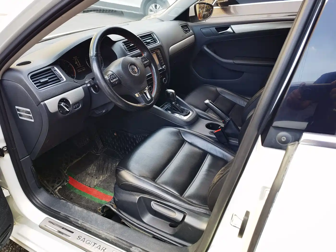 Volkswagen Sagitar 2012 1.4TSI Automatic Luxury фото 7