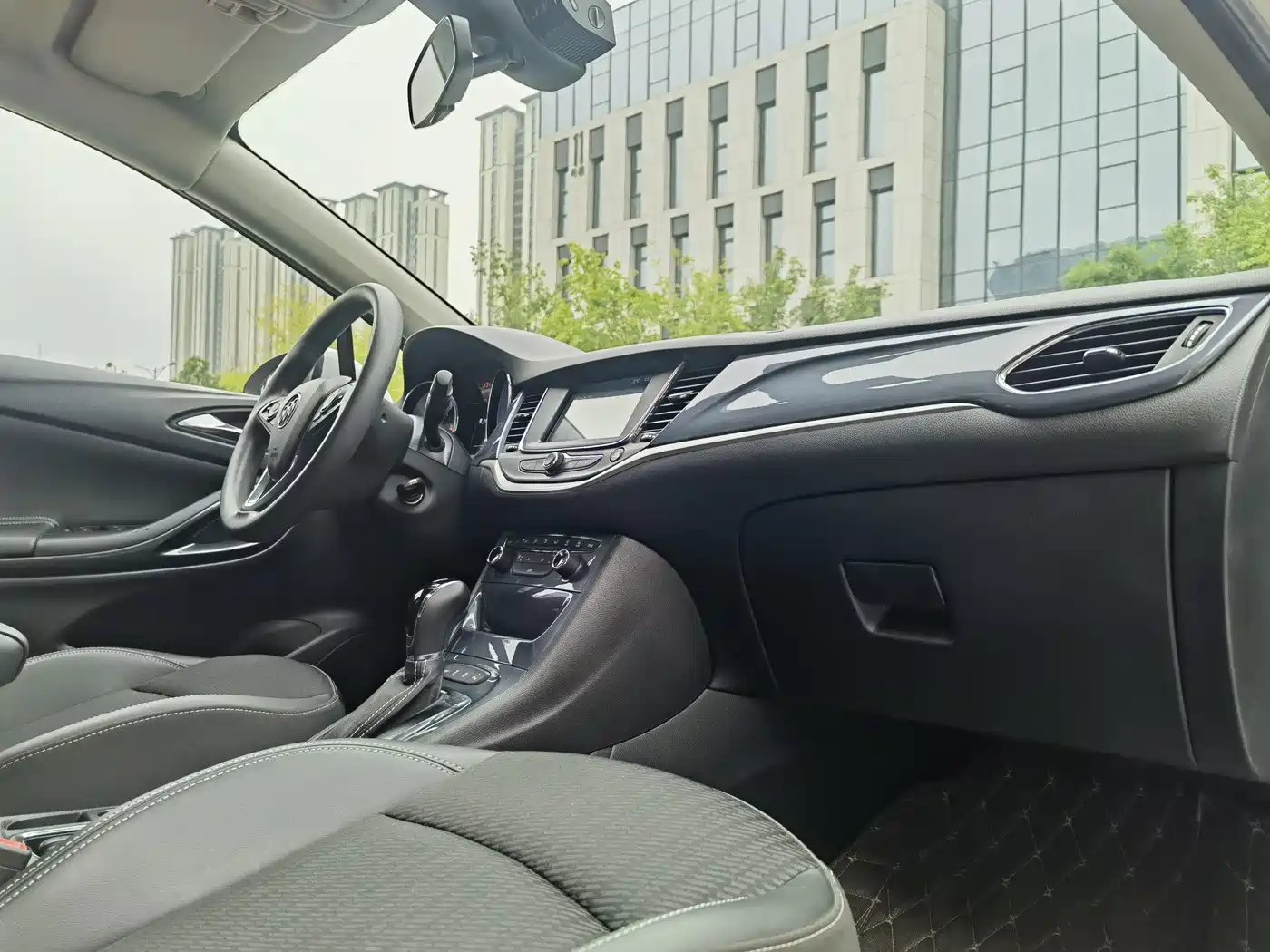 Buick Verano 2018 Hatchback 15S Automatic Leading фото 7