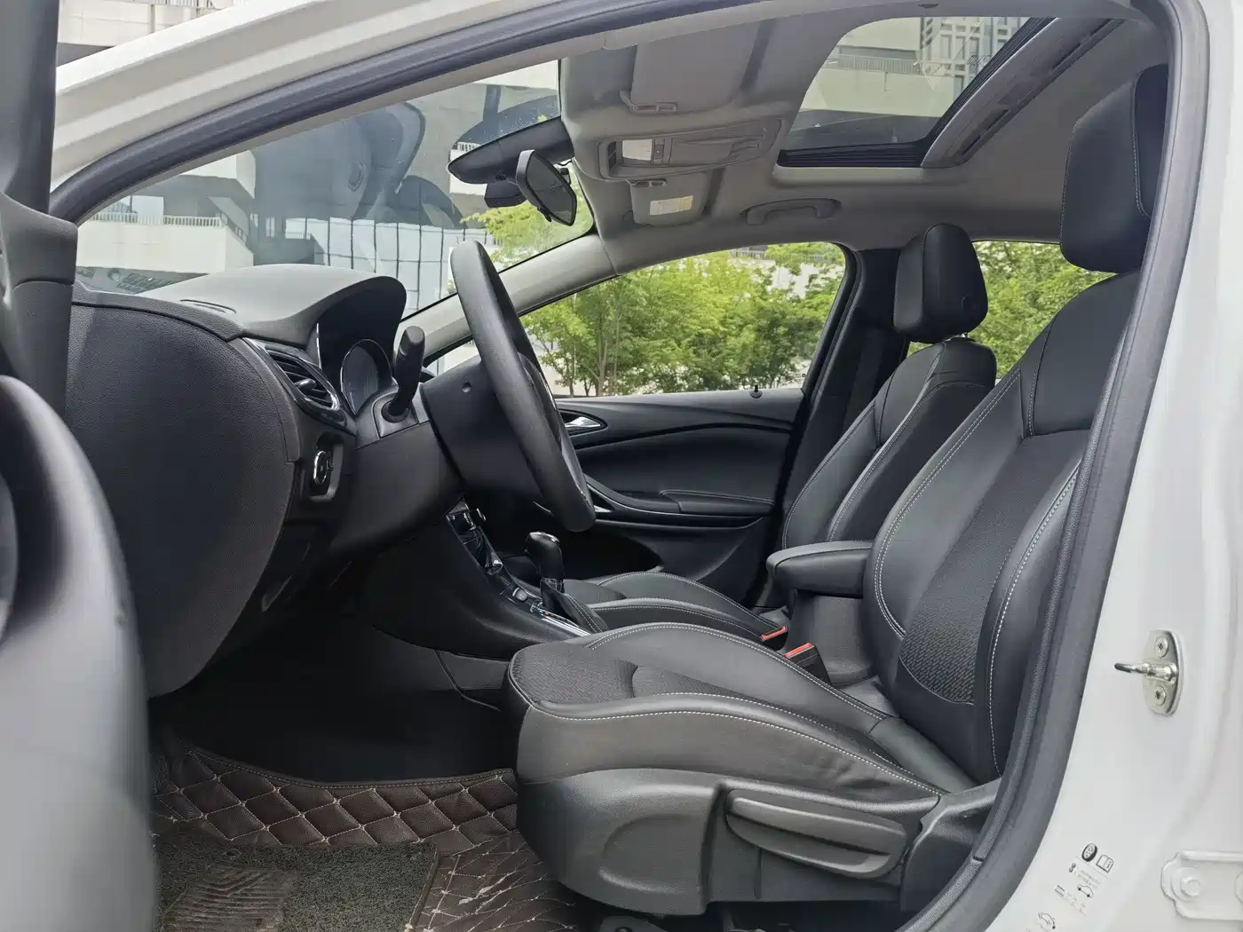 Buick Verano 2018 Hatchback 15S Automatic Leading фото 5