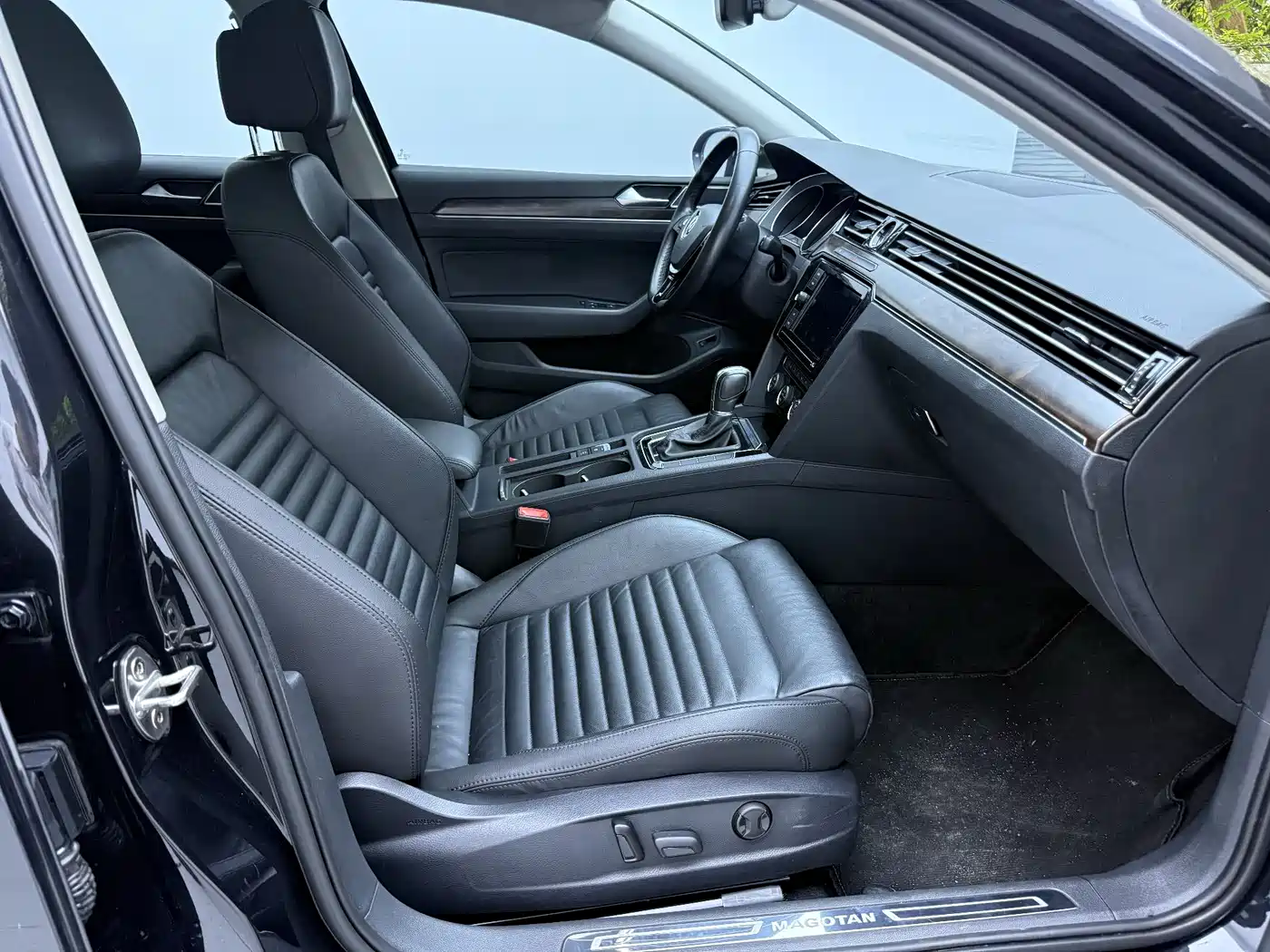 Volkswagen Magotan 2019 330TSI DSG Luxury Class China VI фото 14