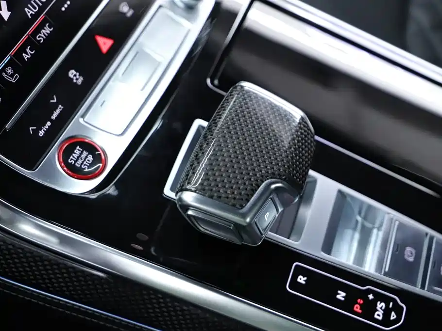Audi SQ7 2024 4.0 TFSI Dark Knight Edition фото 10