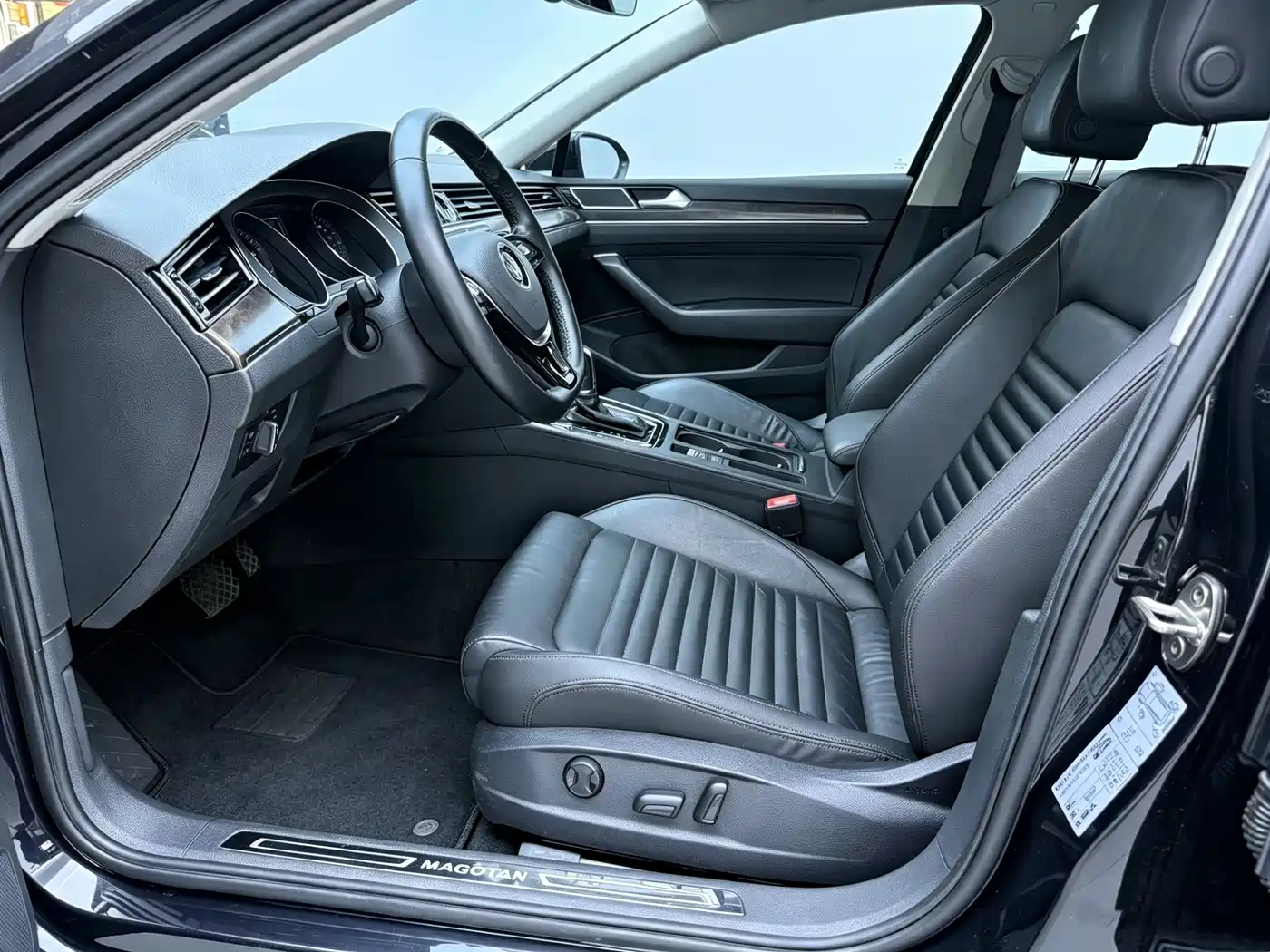 Volkswagen Magotan 2019 330TSI DSG Luxury Class China VI фото 11