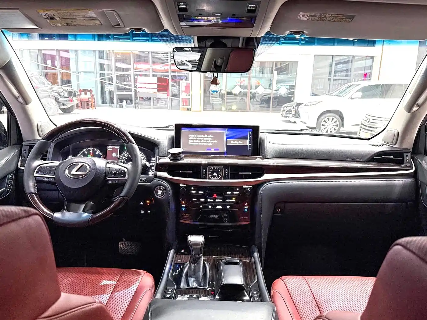 Фото 6 - Lexus LX