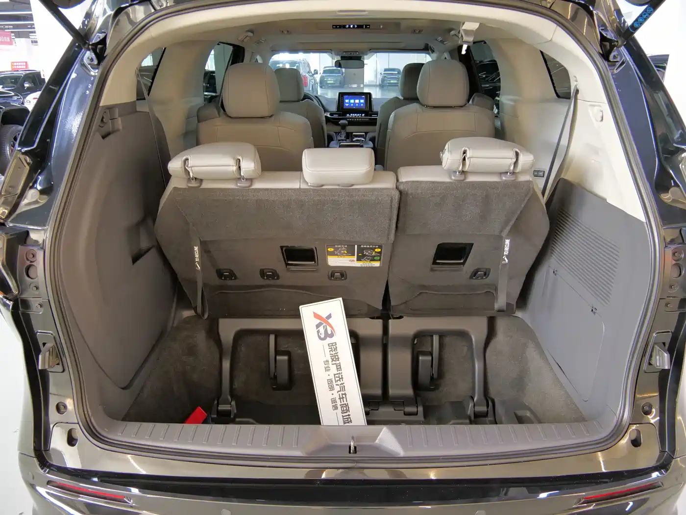 Toyota Granvia 2024 2023 2.5L Hybrid Luxury Edition