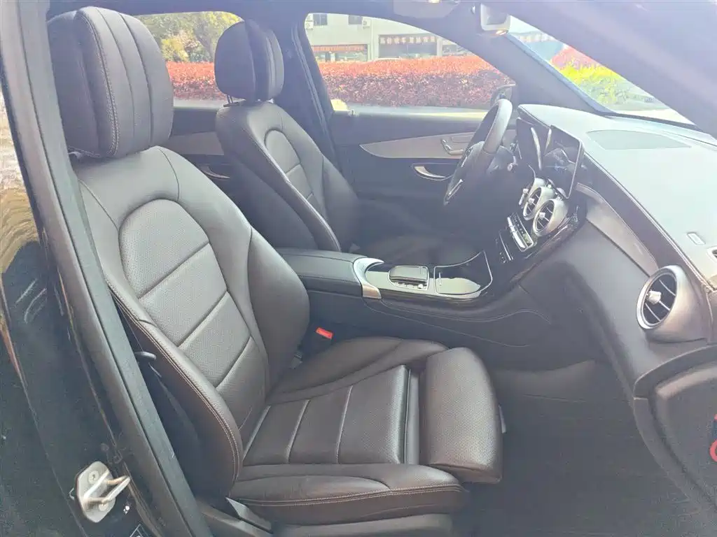 Mercedes-Benz GLC 2022 Facelift III GLC 260 L 4MATIC Dynamic фото 4