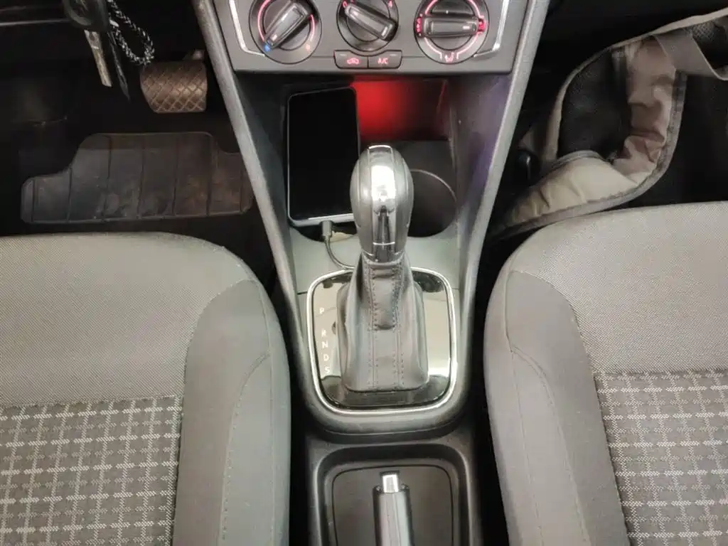 Volkswagen Polo 2016 1.6L Automatic Comfort фото 14