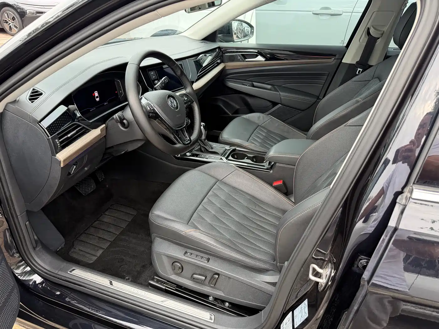 Volkswagen Passat 2019 330TSI Luxury Edition China VI фото 6