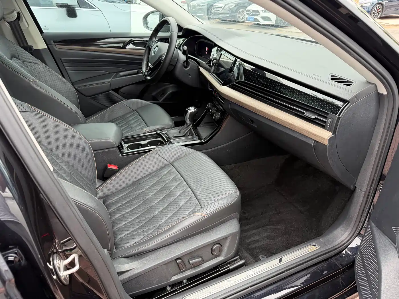 Volkswagen Passat 2019 330TSI Luxury Edition China VI фото 11