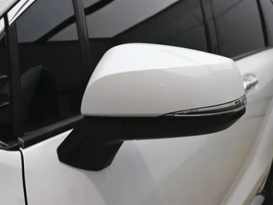 Toyota Granvia 2023 2.5L Hybrid Luxury Edition фото 26