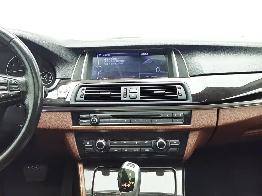 BMW 5 Series 2014 525Li Leading фото 12