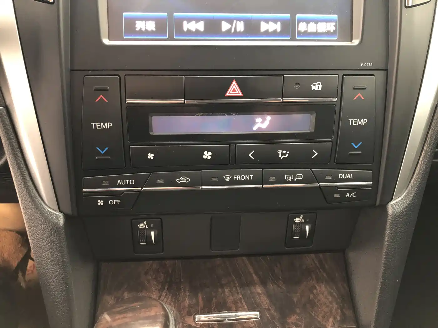 Toyota Camry 2015 2.5G Luxury Navigation Edition фото 8