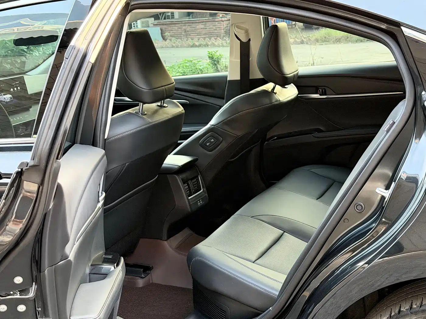 Фото 8 - Toyota Camry