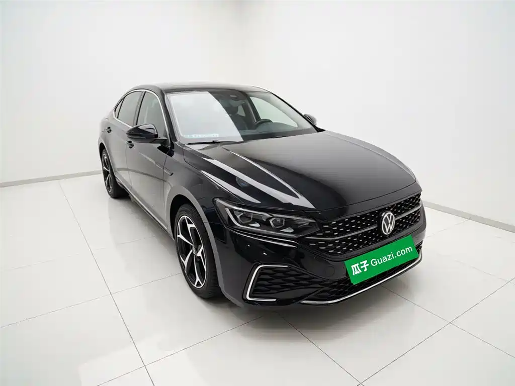 Volkswagen Passat 2023 Facelift 330TSI Starlight Luxury Edition фото 22