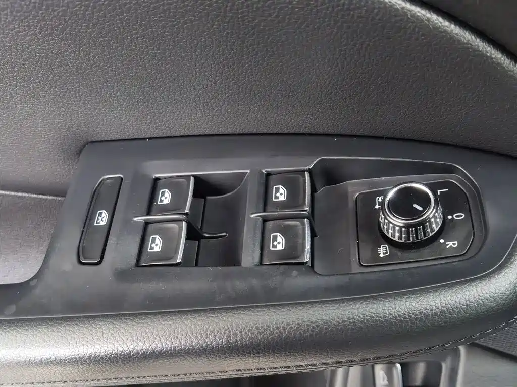 Volkswagen Phideon 2016 380TSI 2WD Prestige Edition фото 9