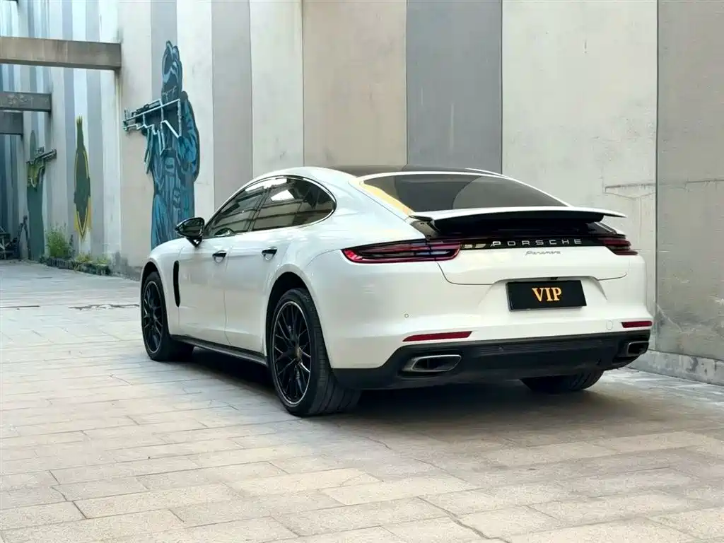 PORSCHE PANAMERA