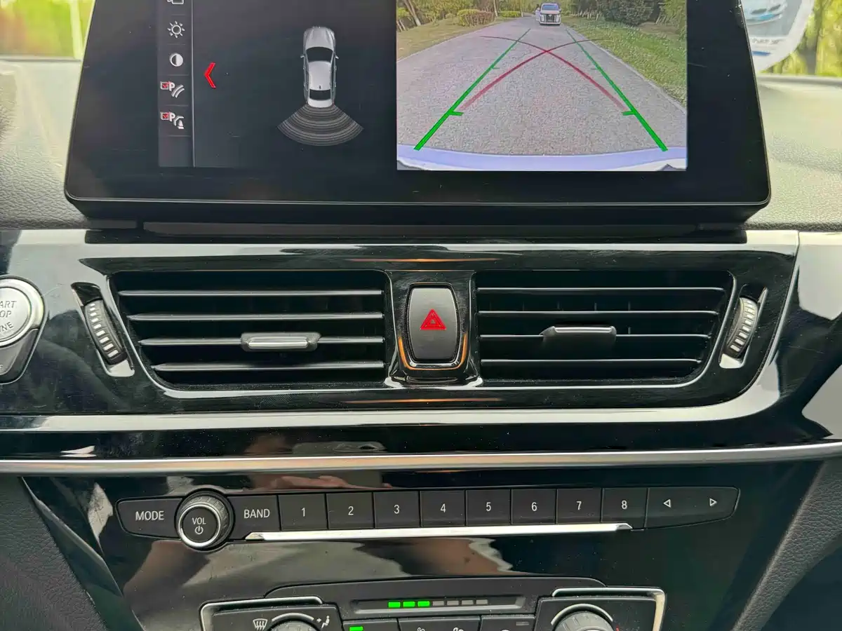 BMW 1 Series 2022 120i M Sport фото 14