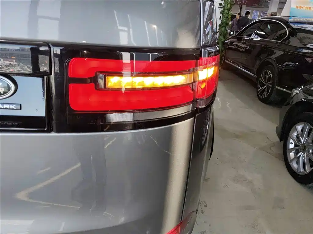 Land Rover Discovery 2020 2.0T SE фото 24