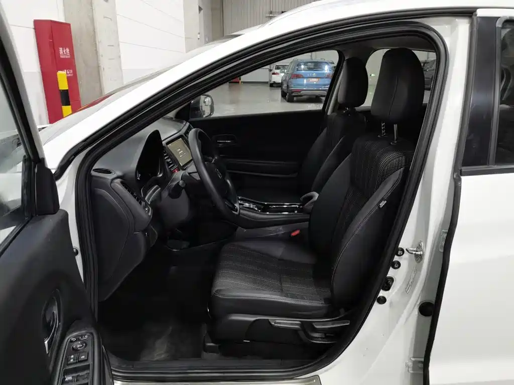 Фото 10 - Honda Vezel