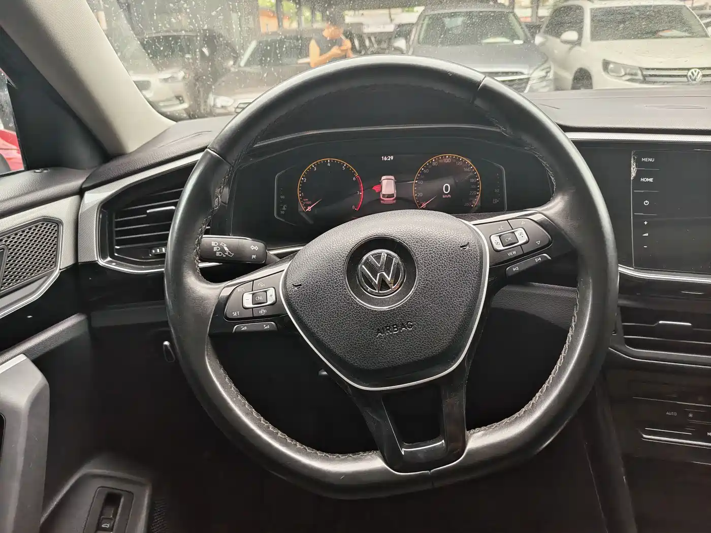 Volkswagen Tayron 2022 330TSI 2WD Luxury Smart Connect Edition фото 9