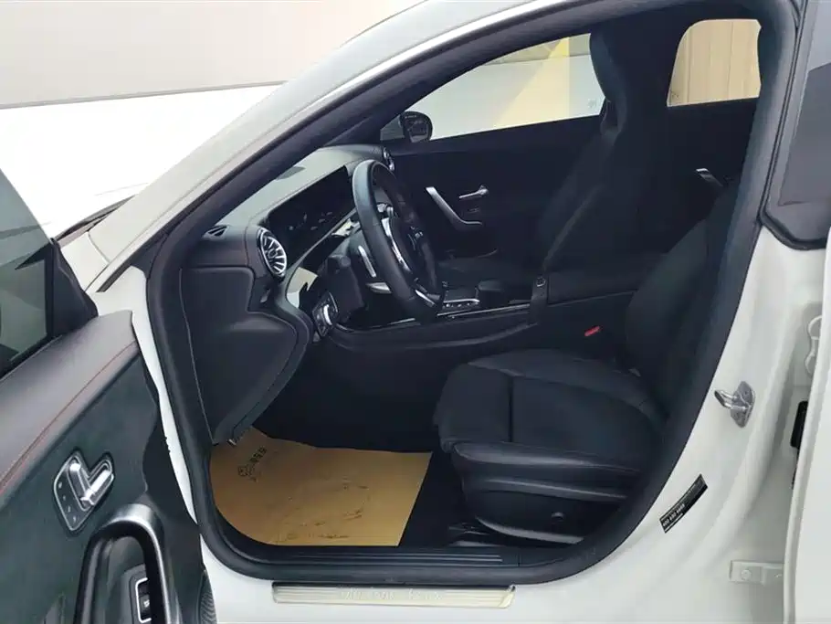 Mercedes-Benz CLA (Import) 2023 CLA 200 фото 9