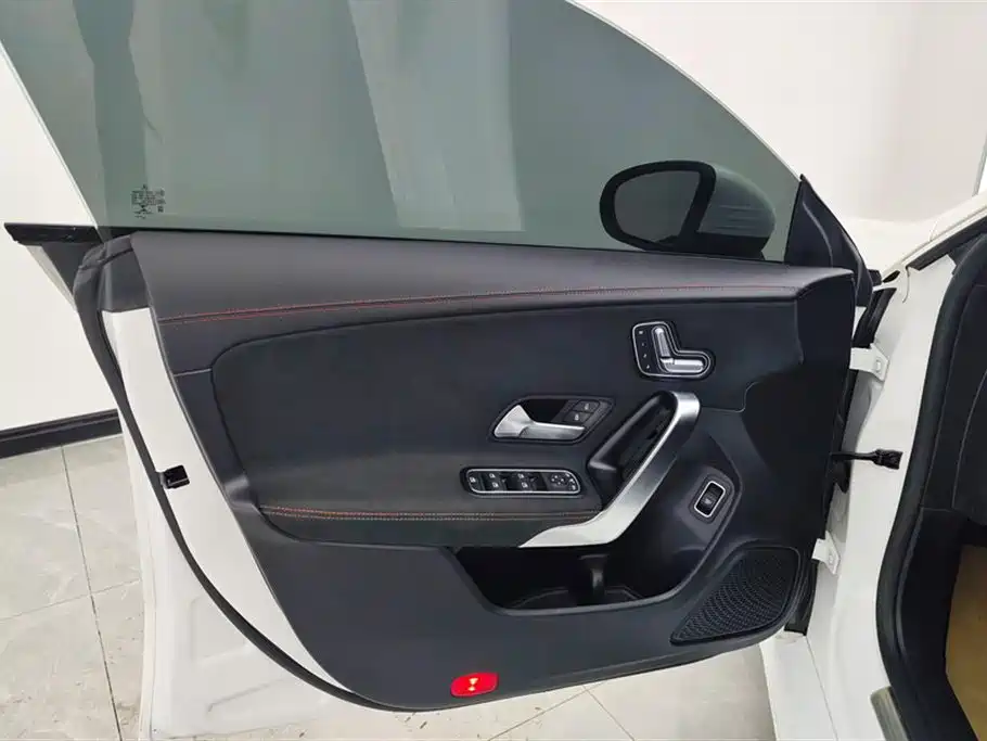 Mercedes-Benz CLA (Import) 2023 CLA 200 фото 7