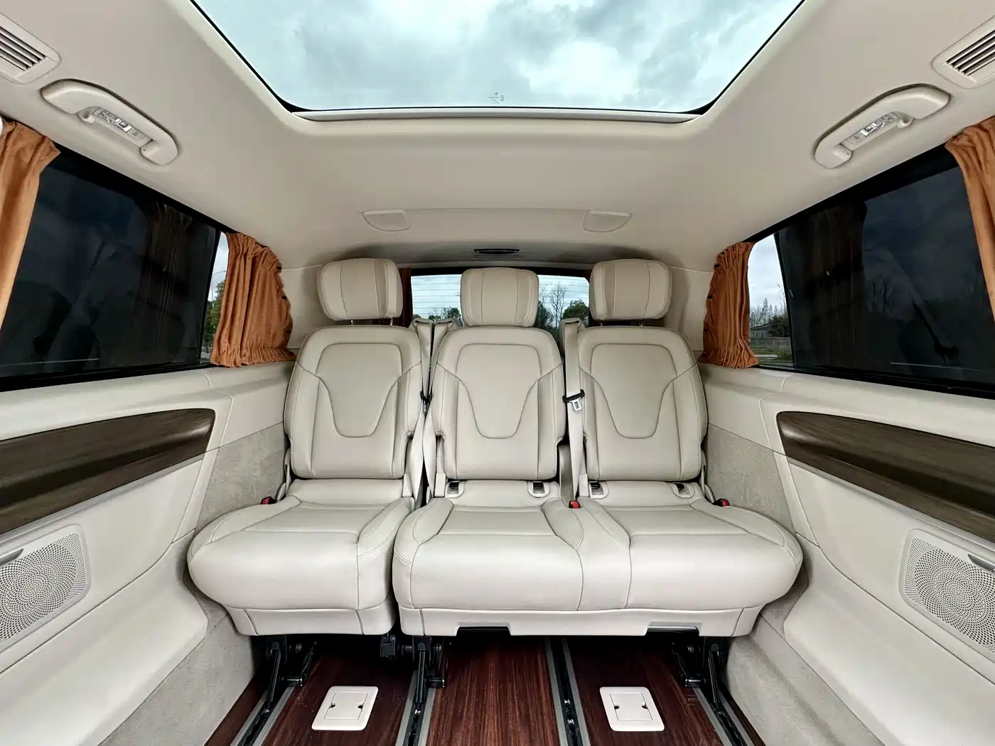 Mercedes-Benz V-Class 2021 V 260 L Long Wheelbase Premium Edition фото 20