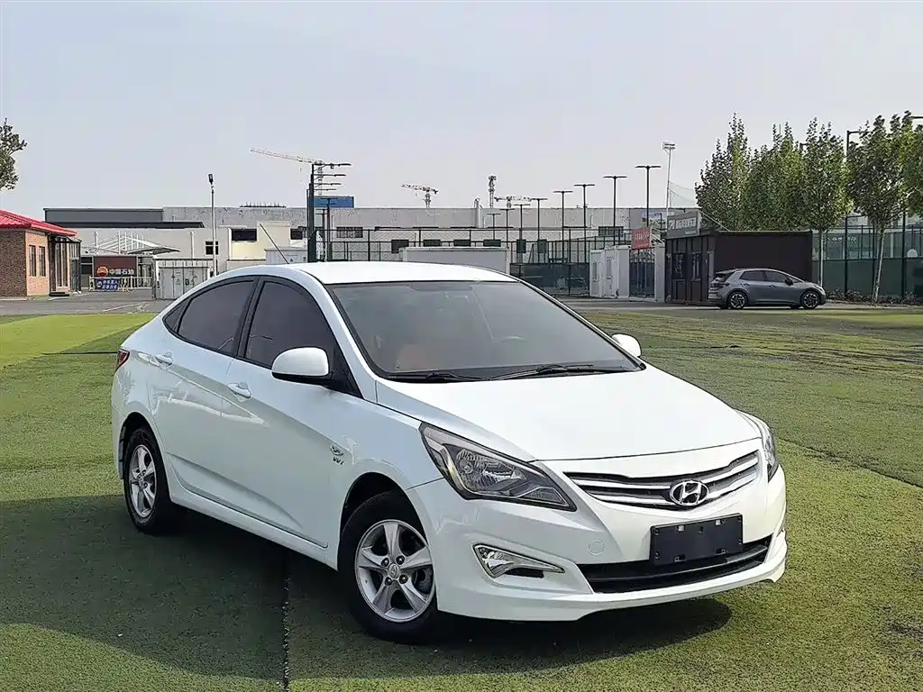 Hyundai Verna 2014 1.4L Automatic Smart GLS фото 4