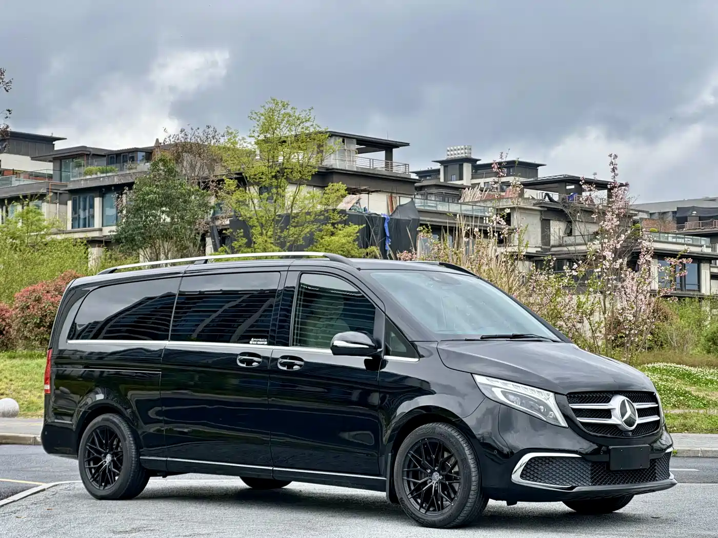 Mercedes-Benz V-Class 2021 V 260 L Long Wheelbase Premium Edition фото 2