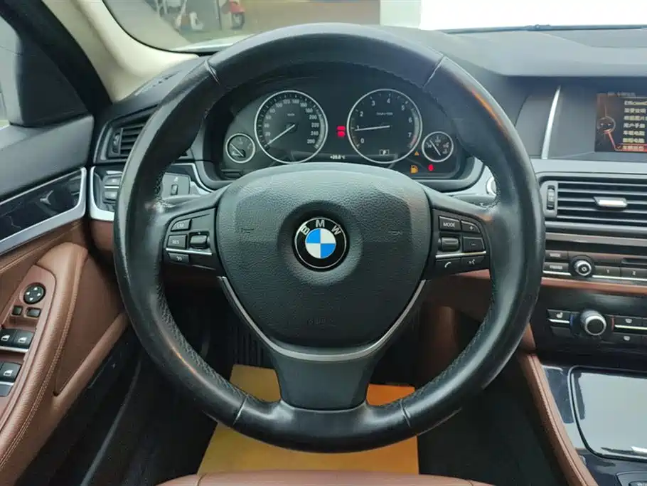 BMW 5 Series 2017 520Li Classic Edition фото 15