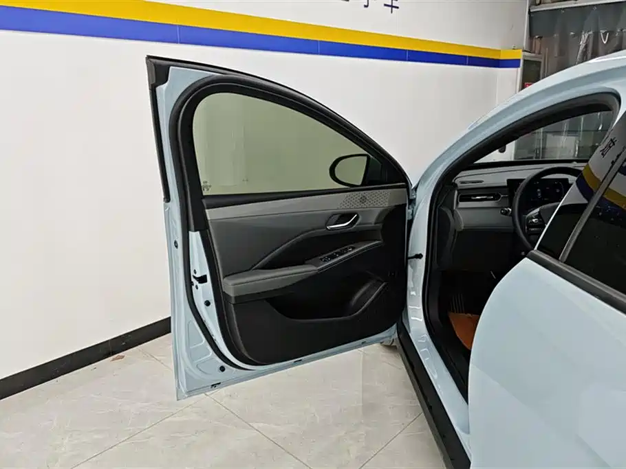 BYD Qin PLUS 2025 DM-i Smart Drive 55KM Leader фото 7