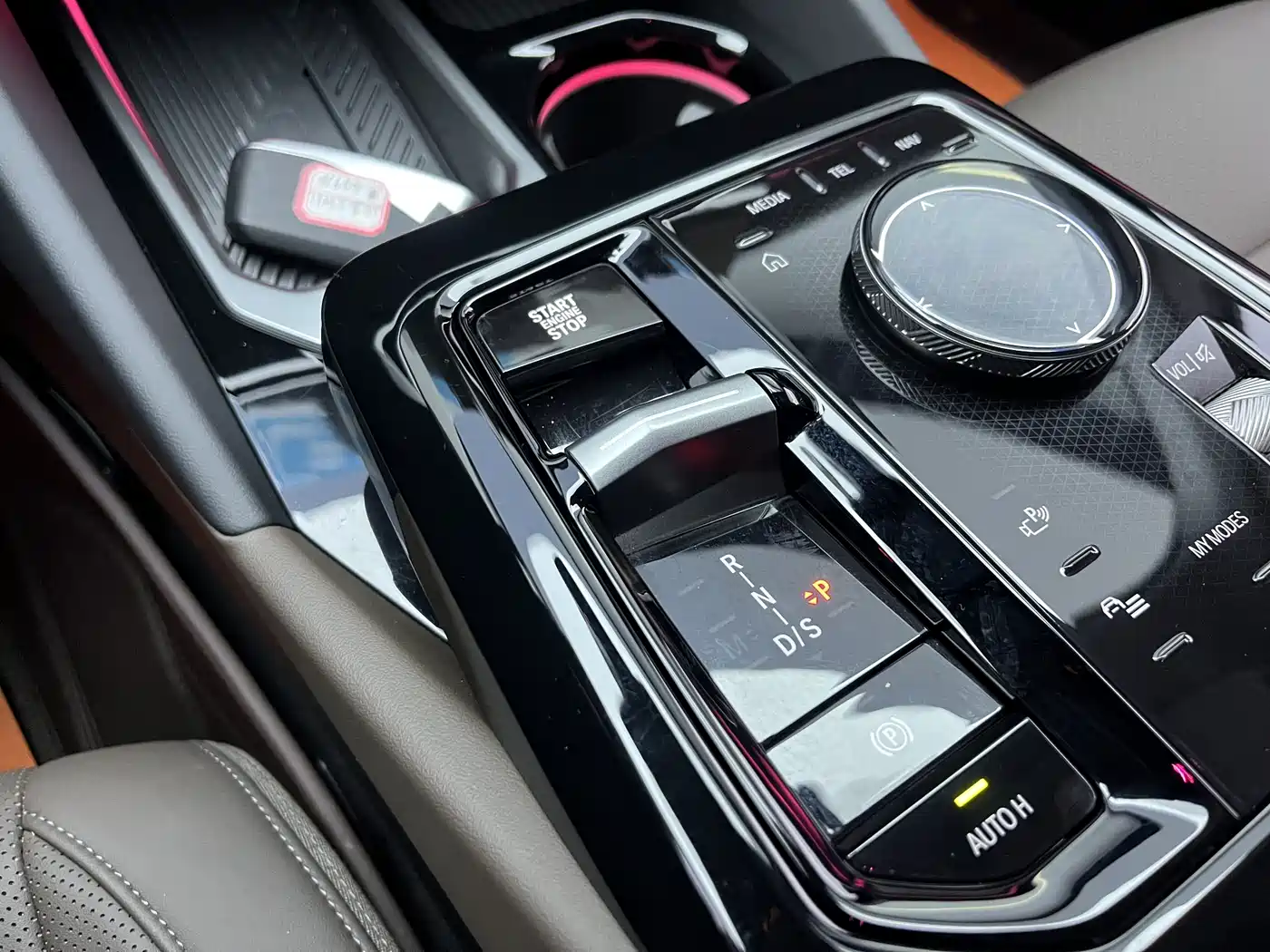 BMW 5 Series 2025 530Li Leading M Sport Package фото 12