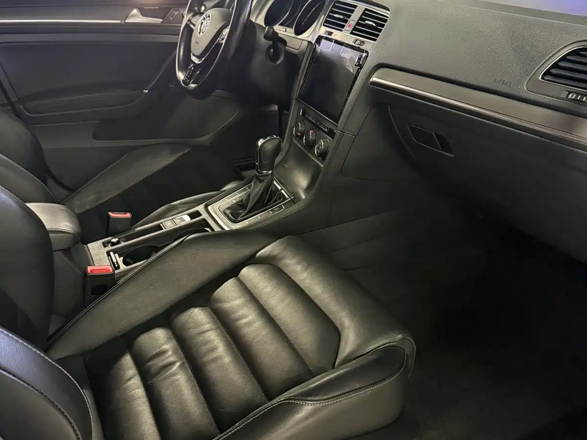 Volkswagen Golf 2015 1.4TSI Automatic Luxury фото 12