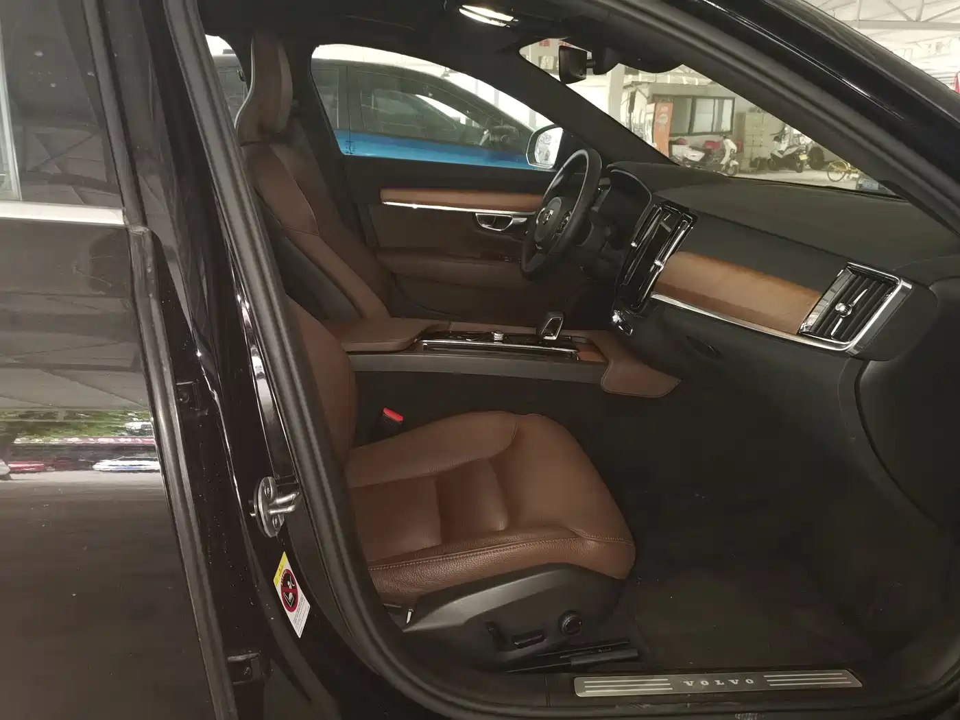 Volvo S90 2024 2024 B5 Momentum Luxury Edition