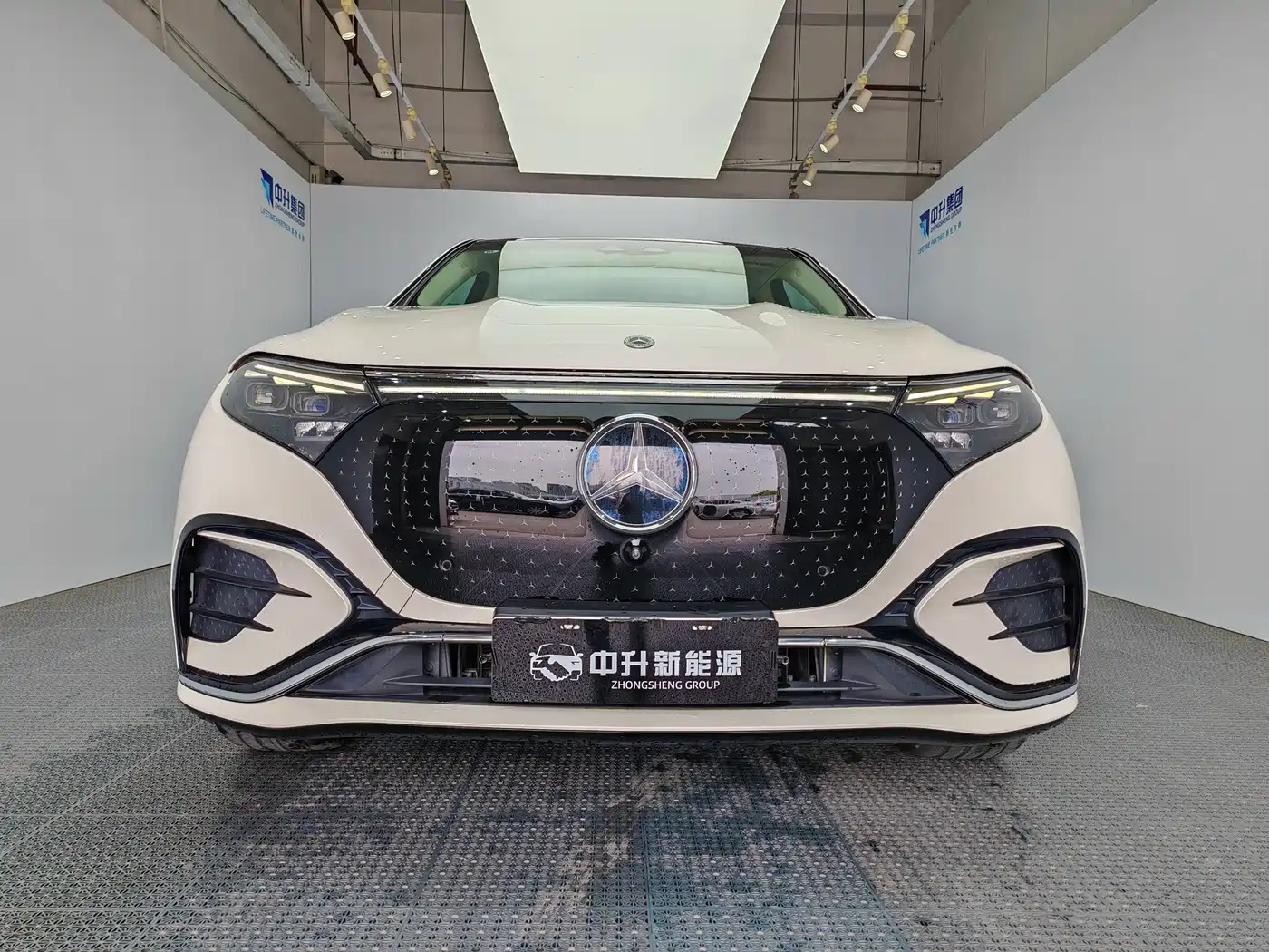 Mercedes-Benz EQS SUV 2023 450 4MATIC Luxury Edition фото 2